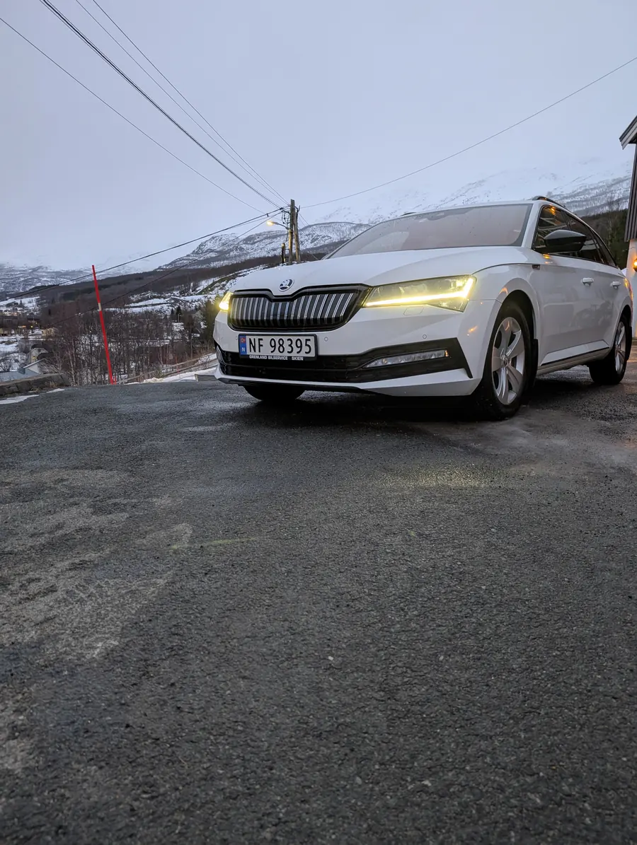 Hvit Škoda taxi